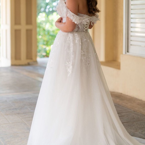 Wedding dress strapless A-line medium size like new, white