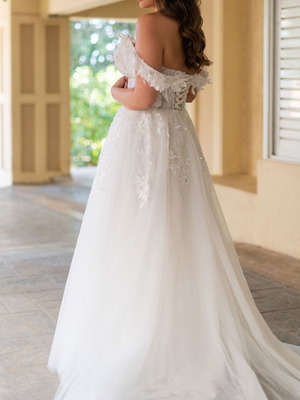 Wedding dress strapless A-line medium size like new, white
