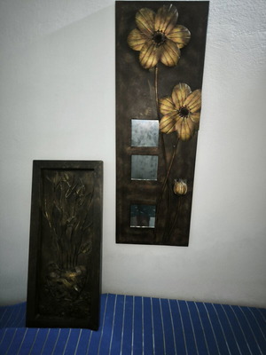 Handmade iron art set like new, 2 hanging paintings