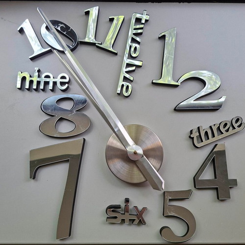 3D Wall Clock large silver mirror, like new, analog