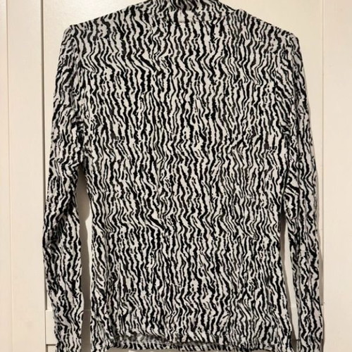 H&M turtleneck blouse like new, thin black and white size M