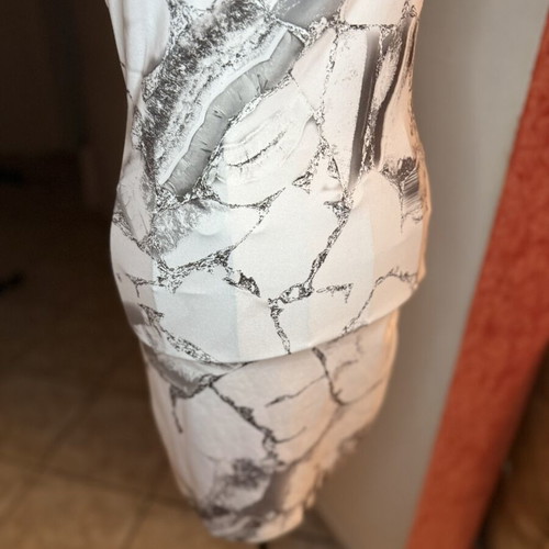 Mini dress with marble print like new, fitted with draped neckline