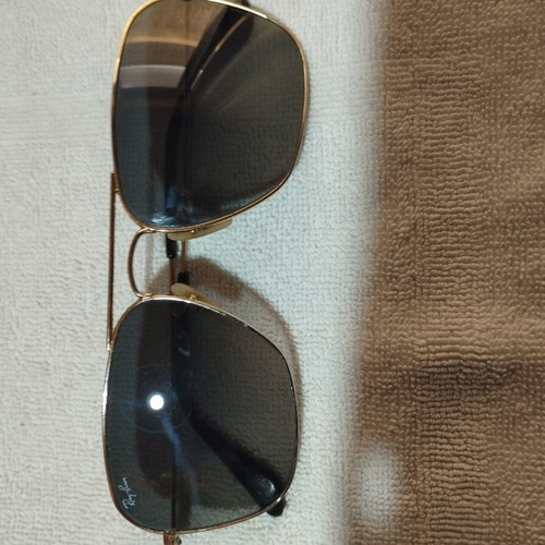 Ray Ban Caravan 58015 sunglasses like new, gold