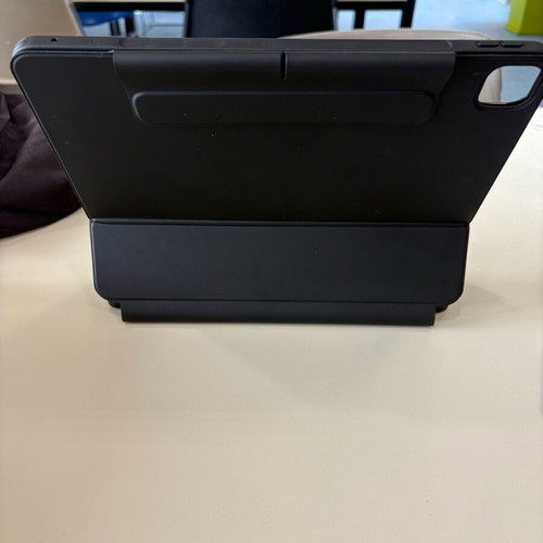 iPad Pro 13" ESR Rebound Magnetic Keyboard Case new