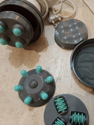 Massage device like new with various accessories