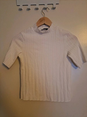 Bershka white t-shirt size XS like new