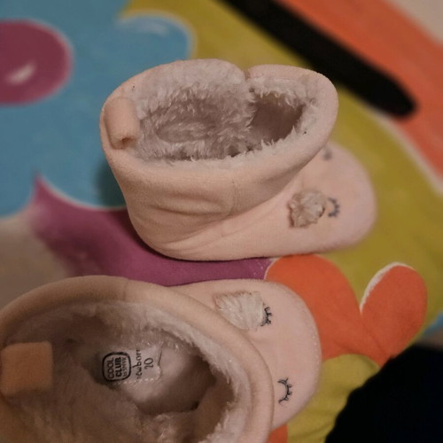 Fur baby boots used size 19-20 pink for girls