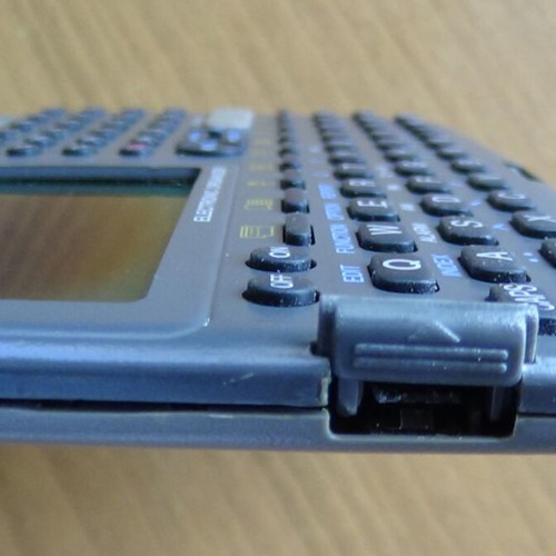 Sharp ZQ-2650 vintage electronic organizer 32KB