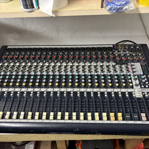 Soundcraft MFXi 20 mixer used, includes power cable