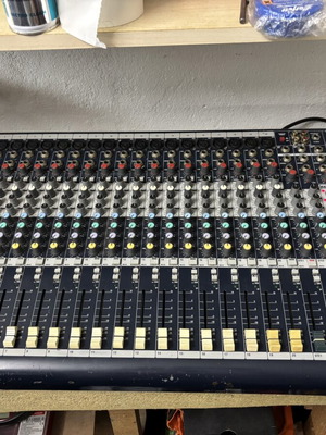 Soundcraft MFXi 20 mixer used, includes power cable