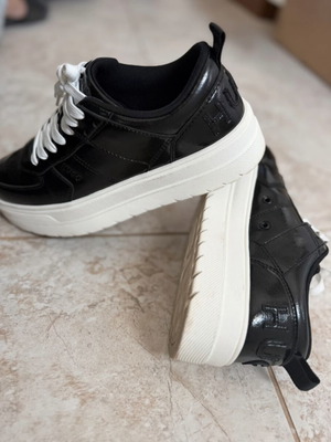 Hugo Boss sneakers size 41, black