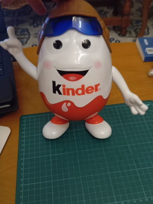 Kinder Surprise Μασκότ Φιγούρα Πιλότου Αεροπόρου Δοχείο Αποθήκευσης Αυγών Μεταχειρισμένο Ύψος 9,5"