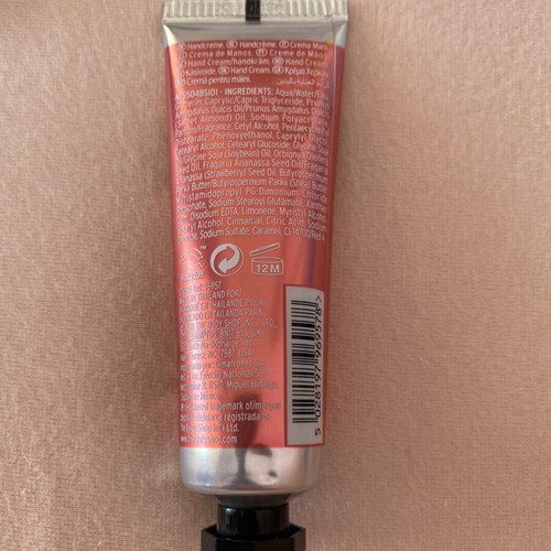 The Body Shop Strawberry hand cream like new, 30ml