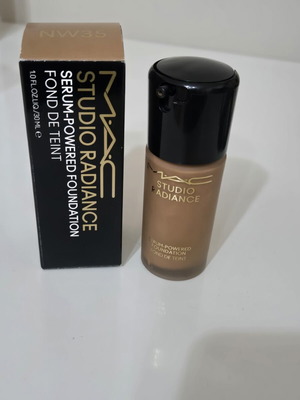 MAC Studio Radiance Serum-Powered Foundation NW35