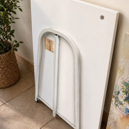 White canvas easel used