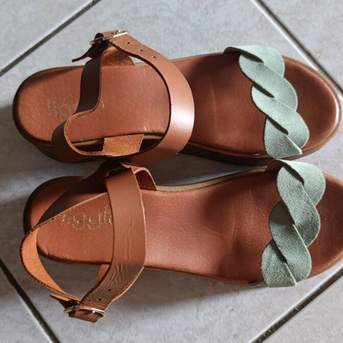 Ligglo Flatforms like new, tan and mint suede, adjustable ankle strap