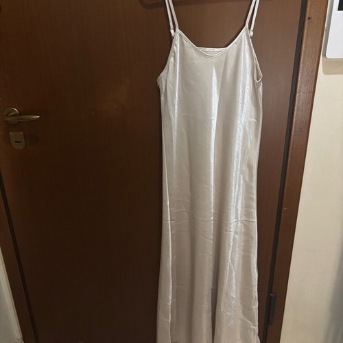 Chicwish ivory satin dress new, size Medium