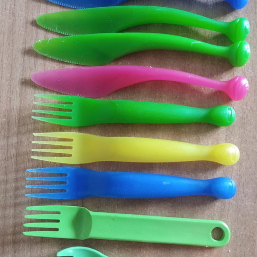 Children's plastic cutlery set used, 9 pieces