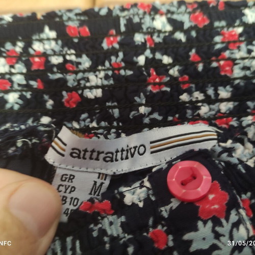 Attrattivo women's skirt like new, size medium, soft fabric, buttoned front