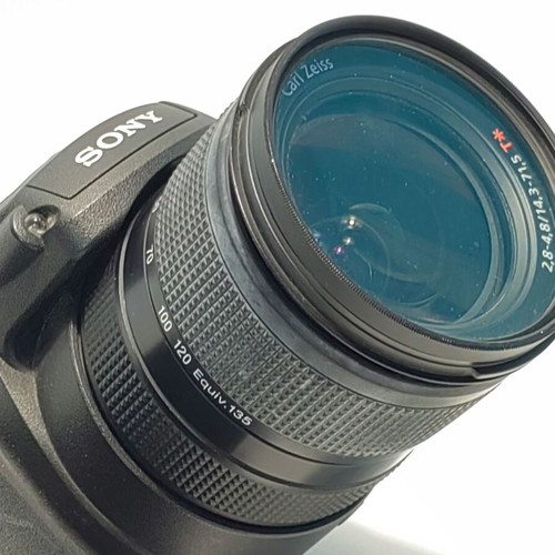Sony Cyber-shot DSC-R1 camera with Carl Zeiss Vario-Sonnar T lens used