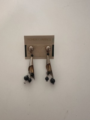 Vintage dangling stud earrings, grey