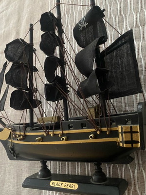 Black Pearl replica like new