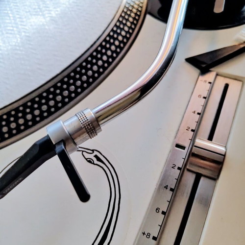 Techninks MK 1210 white turntable
