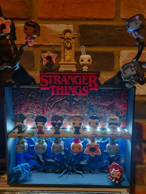 Βάση προβολής για Kinder Joy Stranger Things νέα
