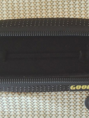 Θήκη γυαλιών Goodyear με καραμπίνερ