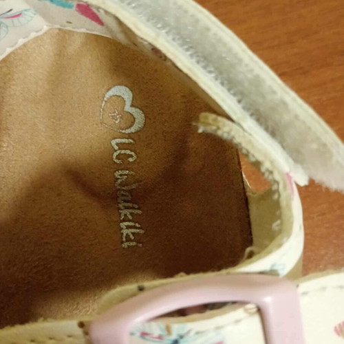 LC Waikiki children's sandals like new, size 25
