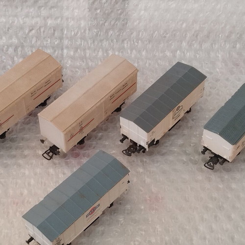 HO Scale Commercial Wagons used for Two-Rail Track System