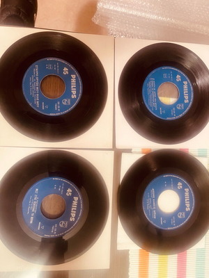 45 RPM records used, 5 pieces with Bithikotsis and others