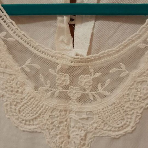 Stradivarius sleeveless blouse cream with lace like new