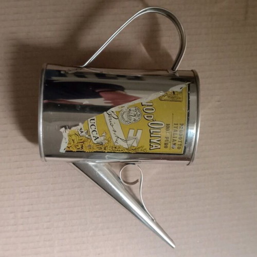 Oil container like new, missing lid