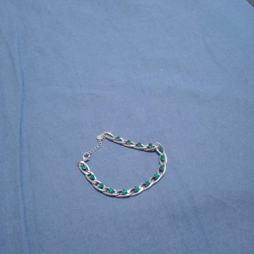 Necklace with rubies like new, adjustable, green and silver