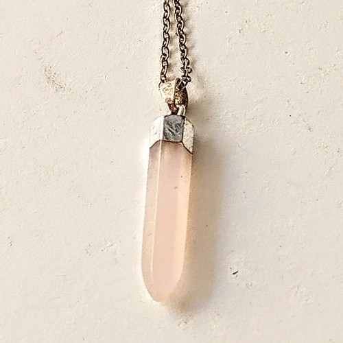 Rose quartz pendant necklace new, natural stone