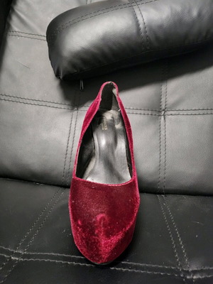 I Love Sandals velvet pumps like new, size 40, red