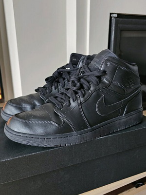 Air Jordan 1 Mid Μαύρα, σαν καινούργια, μέγεθος 46