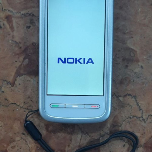 Nokia 5230 128MB white with pen and charger like new
