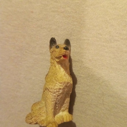 Dog figure used in good condition