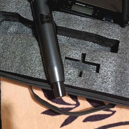 Shure Beta 58a GLXD4 wireless microphone used with case