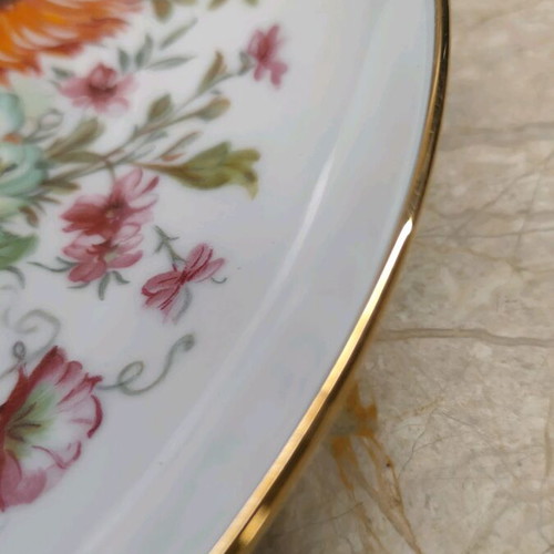 Kaiser decorative wall plate like new with hand-painted floral design