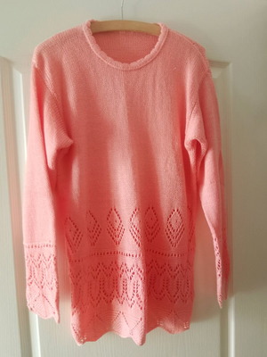 Knitted coral sweater new, size L