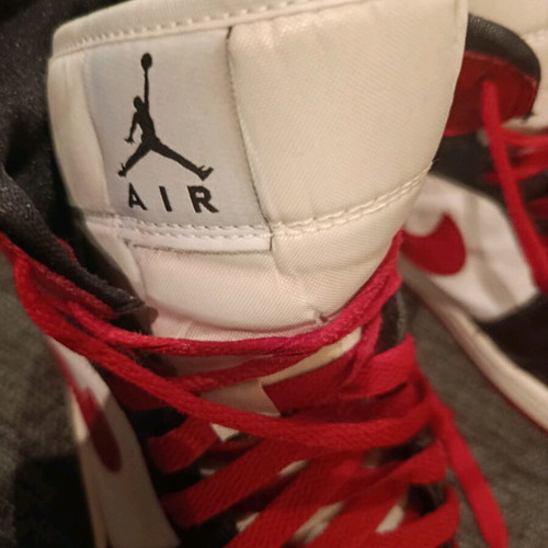 Air Jordan 1 Retro Mid used, size 40.5, black and red
