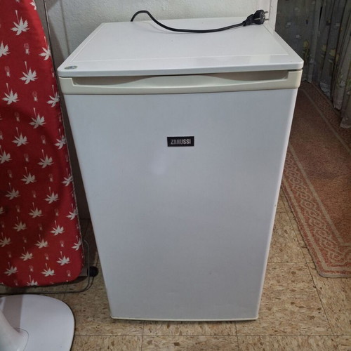 Zanusi mini fridge like new
