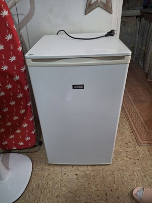 Zanusi mini fridge like new