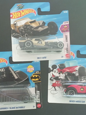 Hot Wheels σετ 3 παιχνιδιών αυτοκινήτων Moto Auto, Batmobile και Mickey Mouse Car