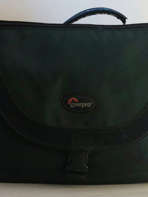 Τσάντα Lowepro Nova 5 AW μεταχειρισμένη για φωτογραφική μηχανή