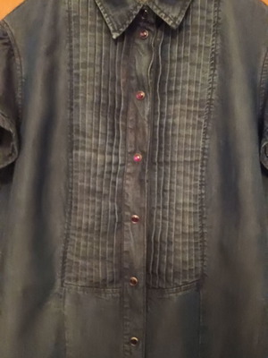 Sisley denim women's shirt like new with stud buttons and lilac-purple stone