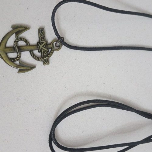 Necklace like new with anchor pendant